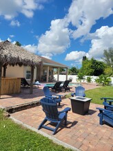 1305 SW 11th Plz in Cape Coral, FL - Foto de edificio - Building Photo