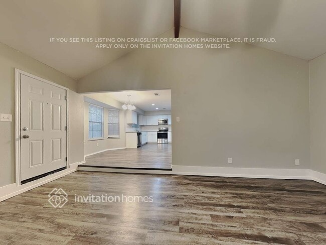 717 Lynne Ln in Burleson, TX - Foto de edificio - Building Photo