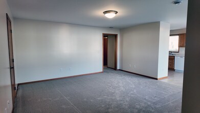 2108 Arlington Trl, Unit 4 in North Mankato, MN - Building Photo - Building Photo