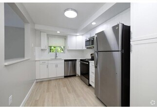 5 Stonehill Dr in Stoneham, MA - Building Photo - Building Photo