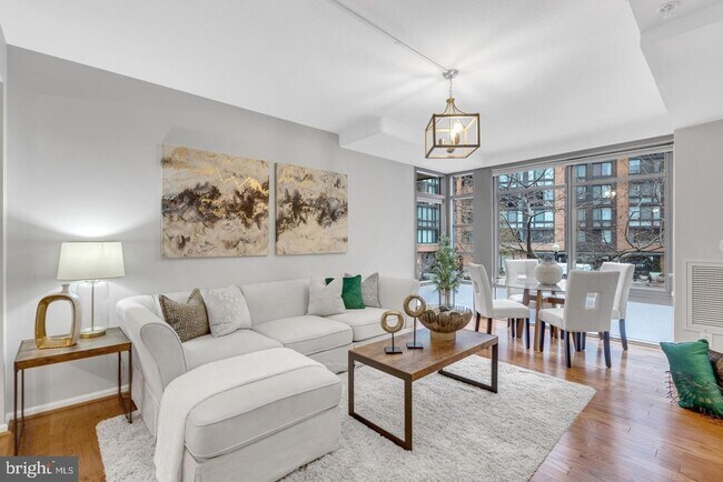 440 L St NW, Unit 204 in Washington, DC - Building Photo - Building Photo
