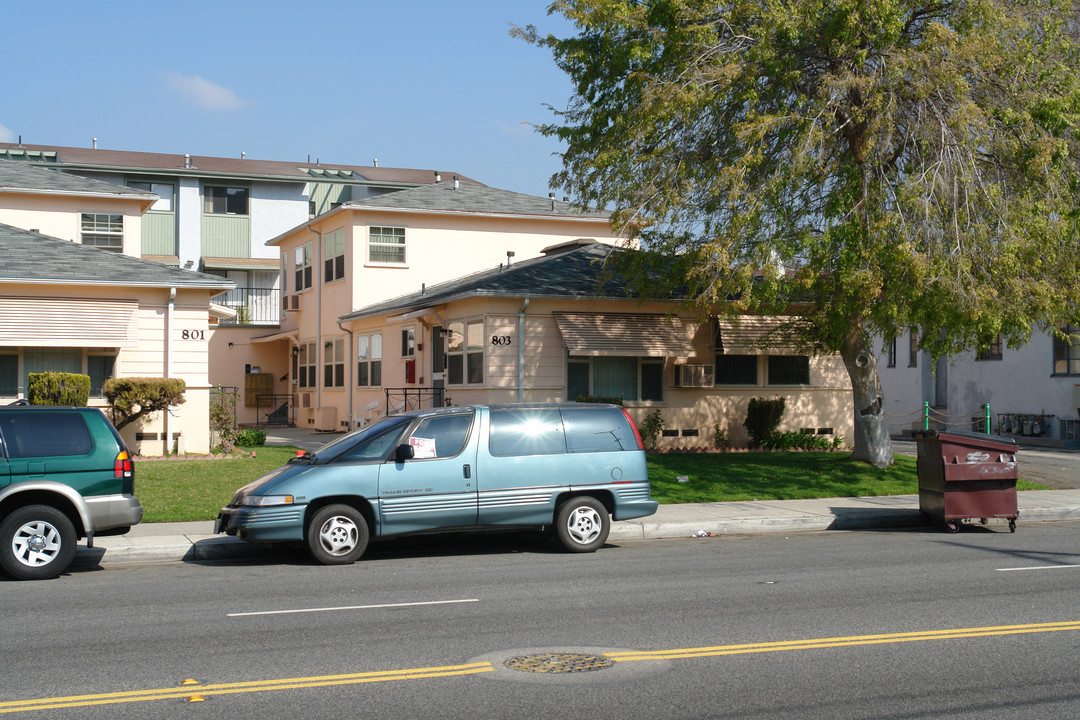 803 E Chevy Chase Dr in Glendale, CA - Building Photo