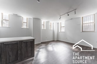 940 W Winona St in Chicago, IL - Foto de edificio - Building Photo