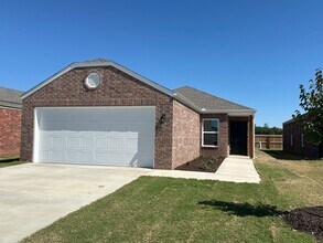 1861 Loveland St in Springdale, AR - Building Photo - Building Photo