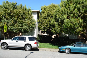 Parkview Apartments in Millbrae, CA - Building Photo - Building Photo