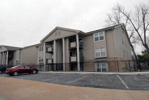 2506 Creve Coeur Mill Rd in Maryland Heights, MO - Building Photo