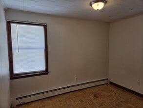 2 School Ct, Unit 2B in Bristol, RI - Building Photo - Building Photo