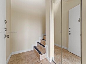 10020 NW 9th St Cir in Miami, FL - Foto de edificio - Building Photo