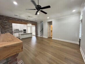 10722 Turning Leaf Dr in Baton Rouge, LA - Foto de edificio - Building Photo