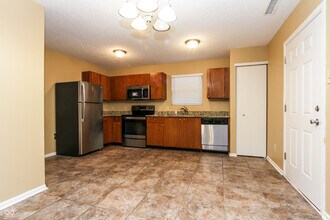 1766 Blue Grass Pkwy in Greenwood, IN - Building Photo - Building Photo