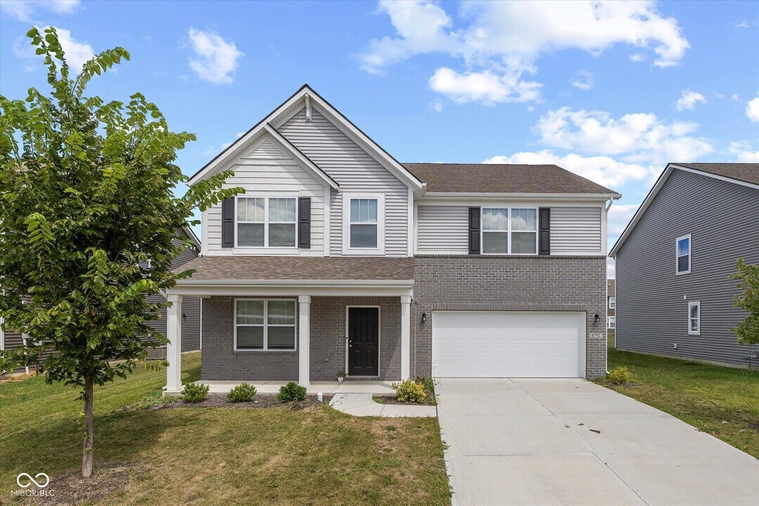 6792 Highland Way in Brownsburg, IN - Building Photo