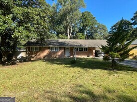 2352 Arrow Cir in Atlanta, GA - Building Photo