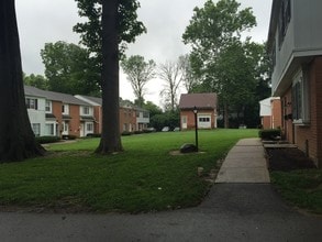 Gracely Townhomes in Cincinnati, OH - Foto de edificio - Building Photo