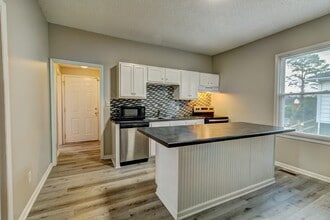 64 Burton St in Belmont, NC - Building Photo - Building Photo