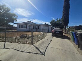 1875 Idlewood Cir in Hanford, CA - Building Photo