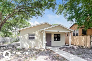 1827 Auburn St S in St. Petersburg, FL - Building Photo