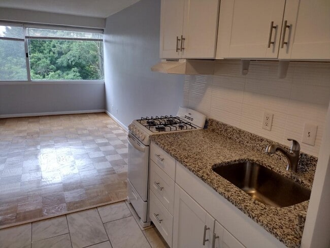 5500 Friendship Blvd, Unit 1205n in Chevy Chase, MD - Building Photo - Building Photo