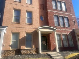 737 Liberty Commons Dr NW in Atlanta, GA - Building Photo