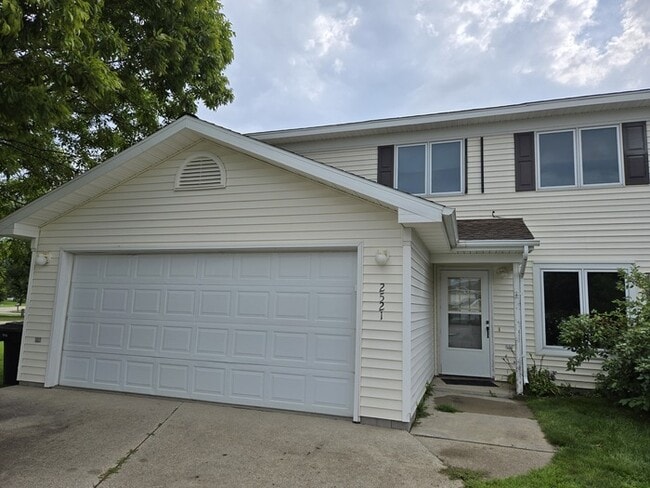 property at 2521 S 40th St