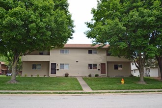 200-210 W Wesley Dr in O'Fallon, IL - Building Photo - Building Photo