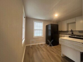 814 Crutcher St in Springdale, AR - Foto de edificio - Building Photo