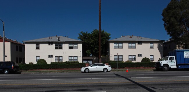 7333-7339 Woodman Ave in Van Nuys, CA - Building Photo - Building Photo