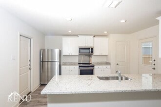 2818 Tybee Crk in Converse, TX - Building Photo - Building Photo