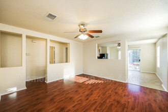 10063 Southern Sun in San Antonio, TX - Building Photo - Building Photo