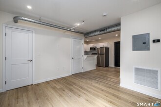 584 Main St in Middletown, CT - Building Photo - Building Photo