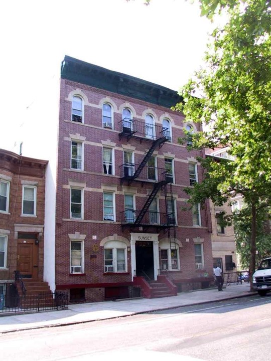 4217 7th Ave in Brooklyn, NY - Building Photo