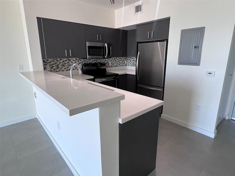 729 NW 2nd St, Unit 429 in Miami, FL - Foto de edificio