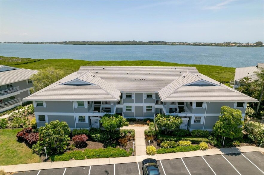 1343 Perico Point Cir, Unit 117 in Bradenton, FL - Building Photo