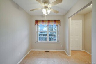 18 Summerfield Cir in Central Islip, NY - Building Photo - Building Photo