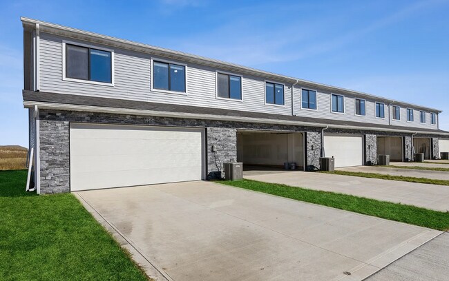 14435 Springbrook Trl in Grimes, IA - Building Photo - Building Photo