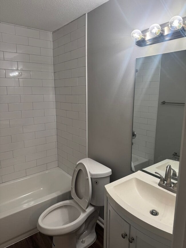 property at 7043 Gleneagles Dr