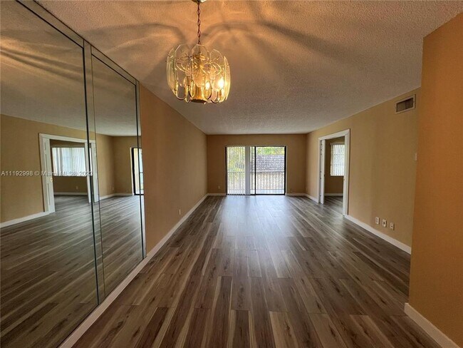 3129 Oakland Shores Dr, Unit A209 in Oakland Park, FL - Foto de edificio - Building Photo