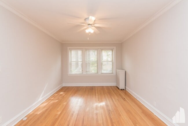 7440 N Artesian Ave, Unit Unit 2434-3 in Chicago, IL - Building Photo - Building Photo