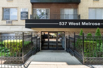 537 W. Melrose in Chicago, IL - Foto de edificio - Building Photo