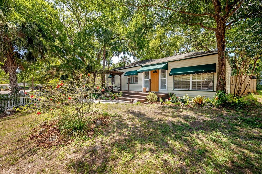 1211 E Park Cir in Tampa, FL - Building Photo