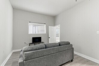 314 W Cevallos in San Antonio, TX - Foto de edificio - Building Photo