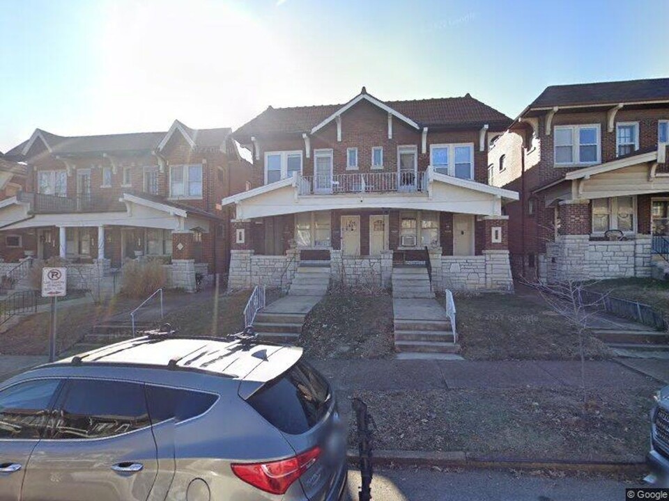 5026 Mardel Ave in St. Louis, MO - Foto de edificio