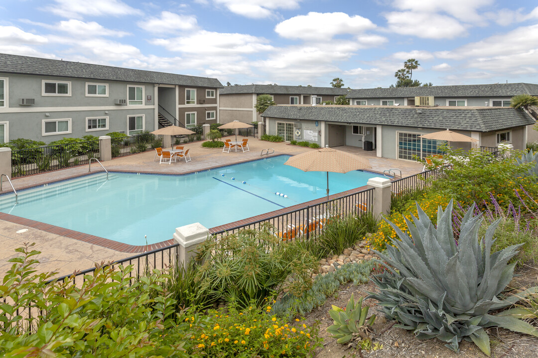 Serena Vista Apartment Homes in La Mesa, CA - Foto de edificio