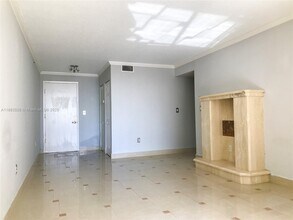 2642 Collins Ave in Miami Beach, FL - Building Photo - Building Photo