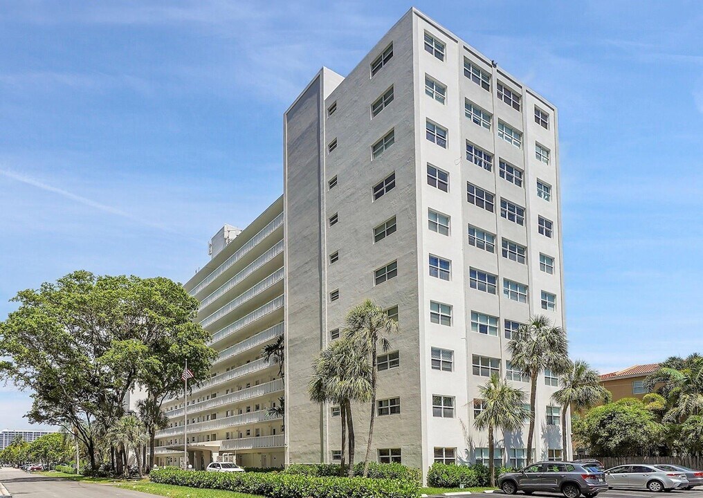 2555 NE 11th St, Unit VICTORIA PARK #806 in Fort Lauderdale, FL - Foto de edificio