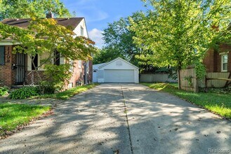 1109 Shadowlawn St in Inkster, MI - Building Photo - Building Photo