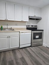 8020 Fairview Dr in Tamarac, FL - Building Photo - Building Photo