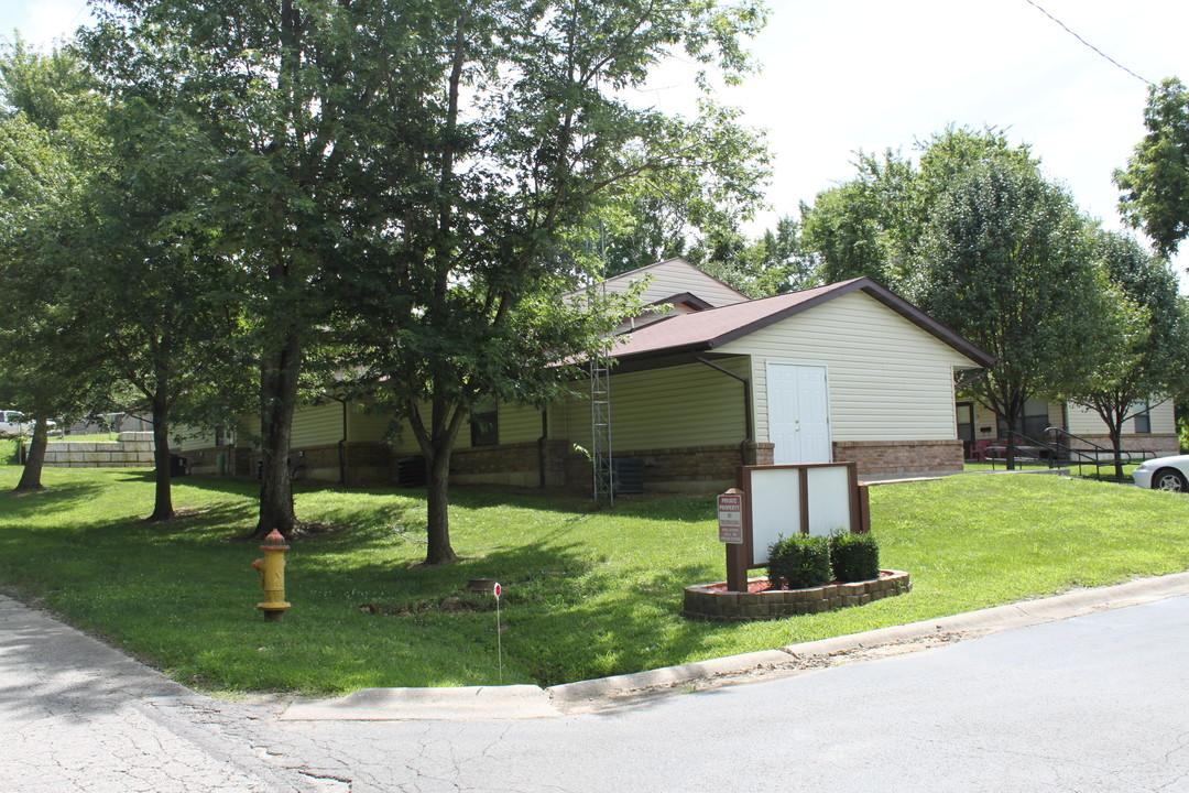 Warrenton Apartments I & II in Warrenton, MO - Building Photo