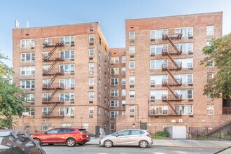415 E 17th St in Brooklyn, NY - Foto de edificio - Building Photo