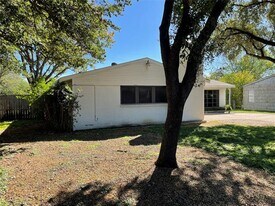 3563 South Dr in Fort Worth, TX - Building Photo