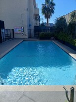 1405 N New Hampshire Ave in Los Angeles, CA - Building Photo